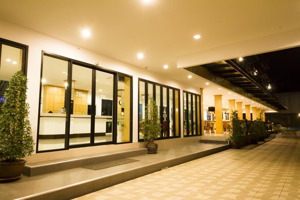 Th Beach Hotel HHQ Esterno foto