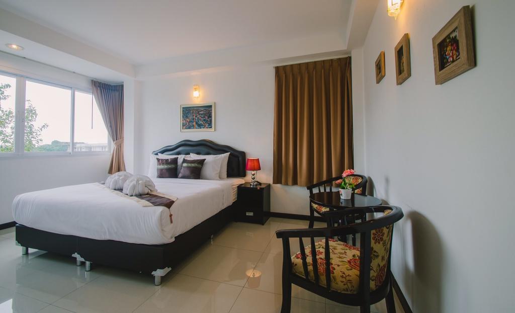 Th Beach Hotel HHQ Esterno foto