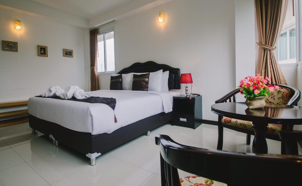 Th Beach Hotel HHQ Esterno foto