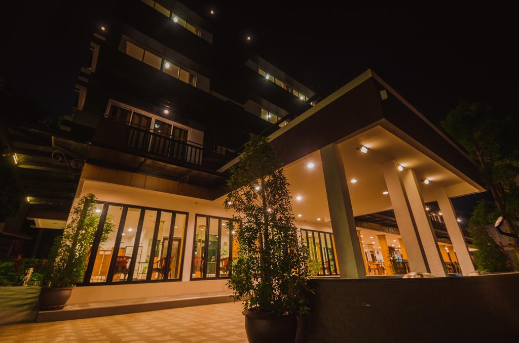 Th Beach Hotel HHQ Esterno foto
