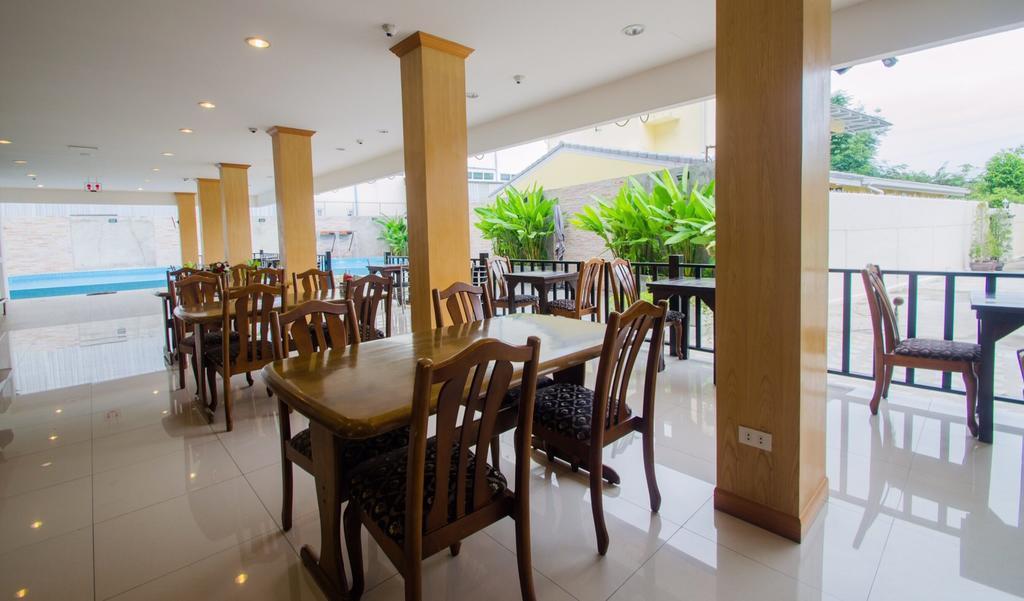 Th Beach Hotel HHQ Esterno foto