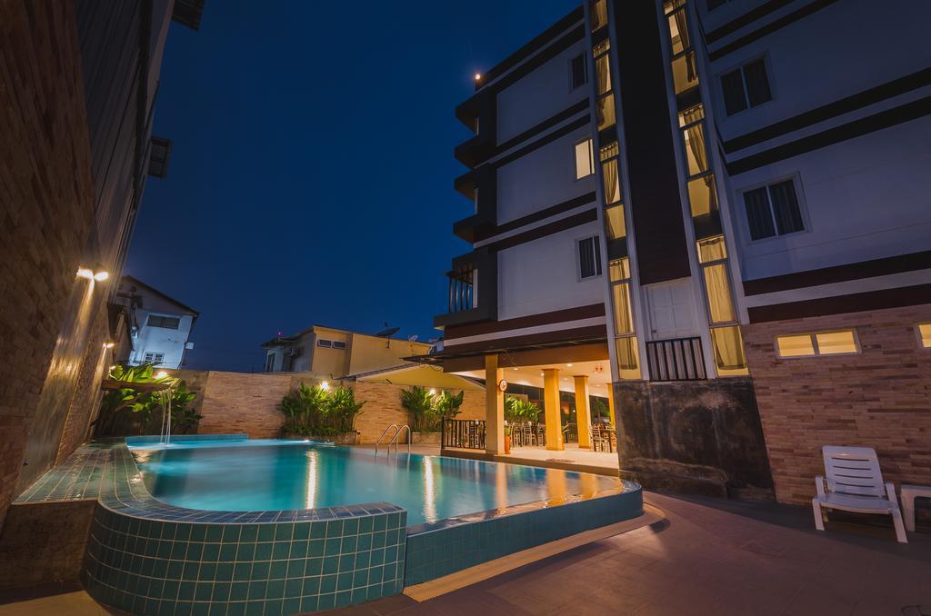 Th Beach Hotel HHQ Esterno foto