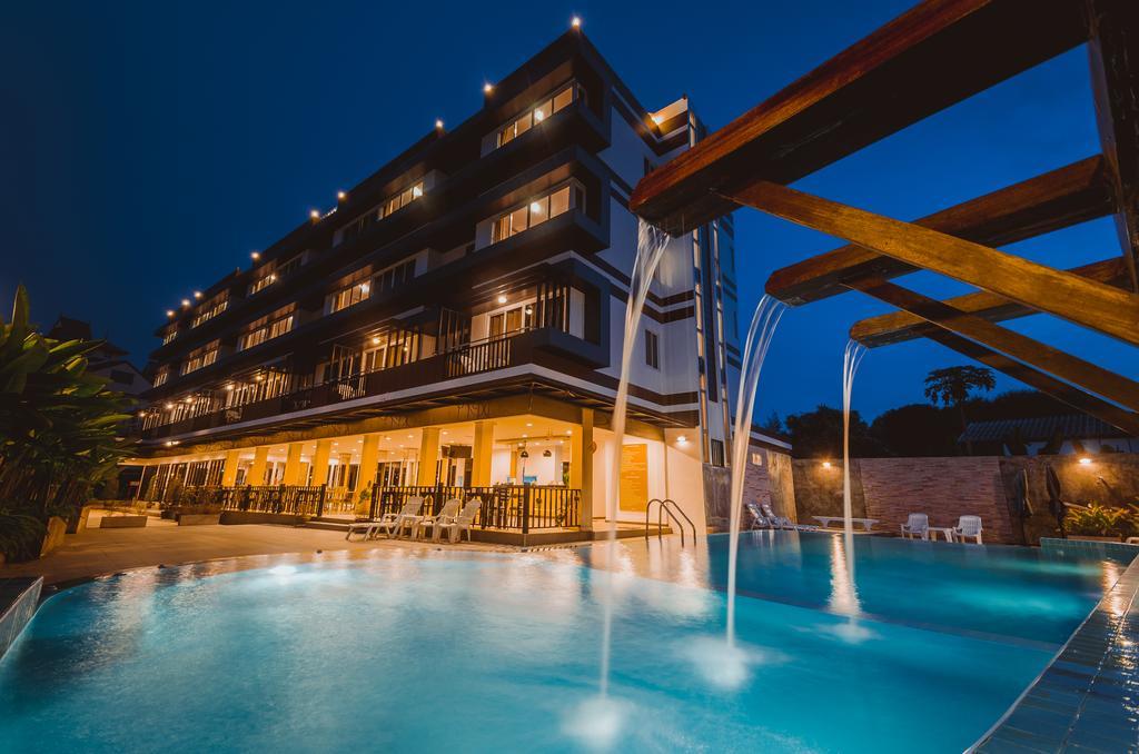 Th Beach Hotel HHQ Esterno foto