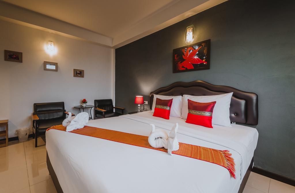 Th Beach Hotel HHQ Esterno foto