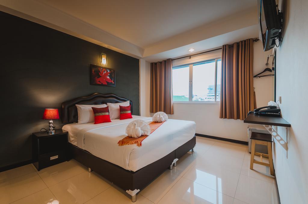 Th Beach Hotel HHQ Esterno foto