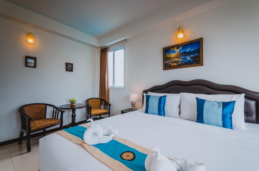 Th Beach Hotel HHQ Esterno foto