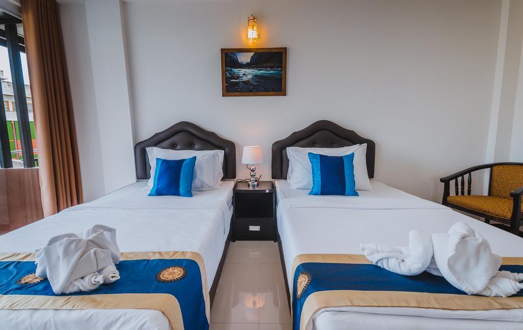 Th Beach Hotel HHQ Esterno foto